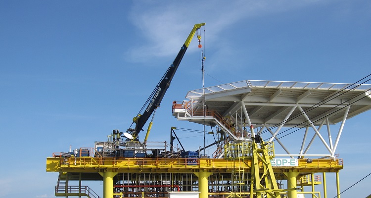 Picture of a crane on an offshore platform